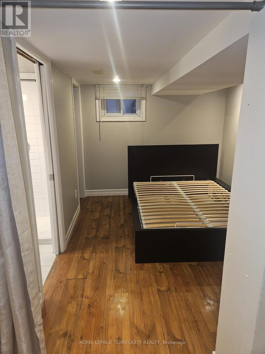 BASEMENT - 2 GOLDEN AVENUE, Toronto (Roncesvalles) — photo 4