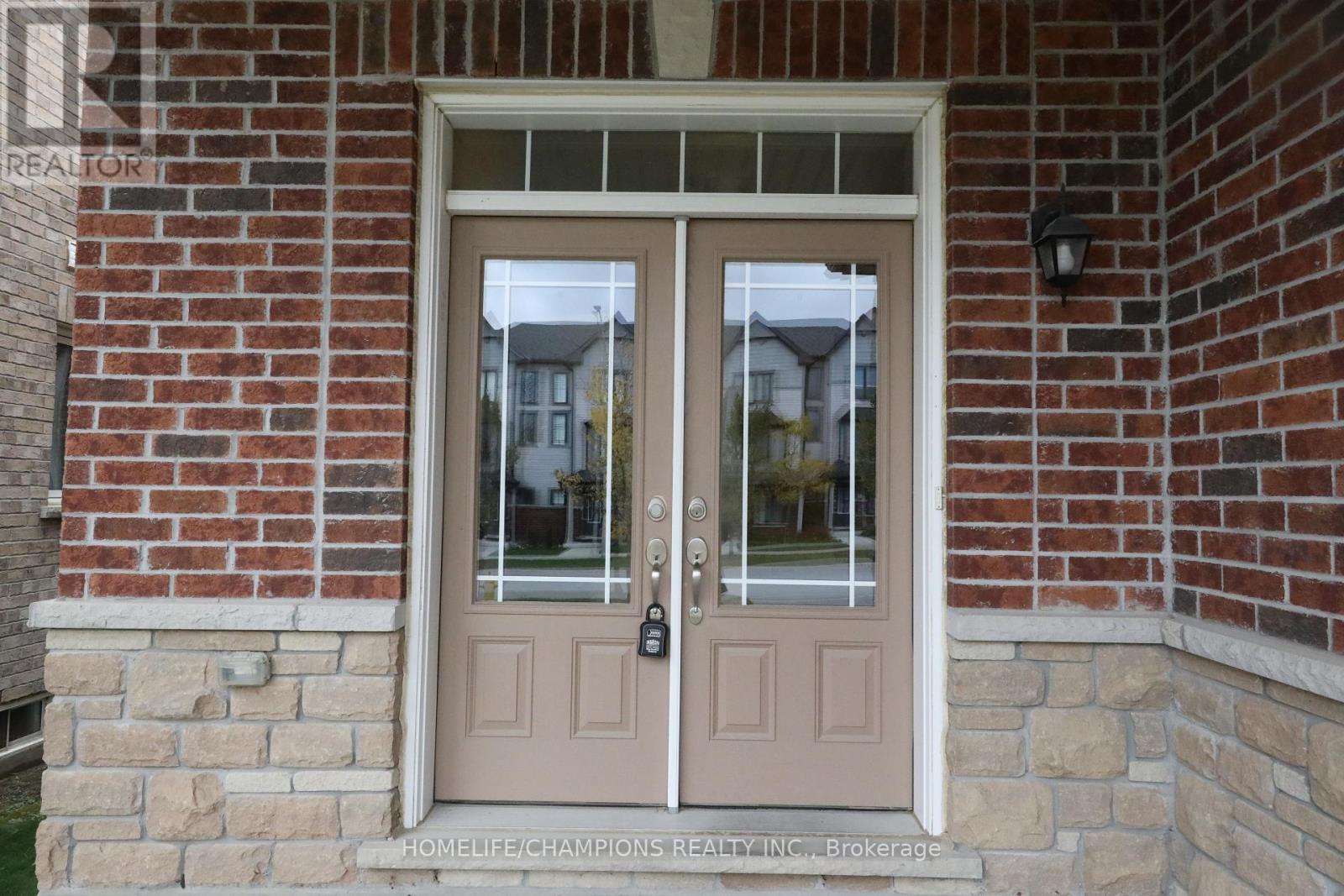 211 Northglen Boulevard, Clarington, ON photo 3