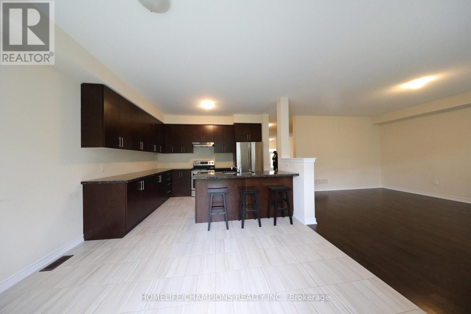 211 Northglen Boulevard, Clarington, ON photo 6