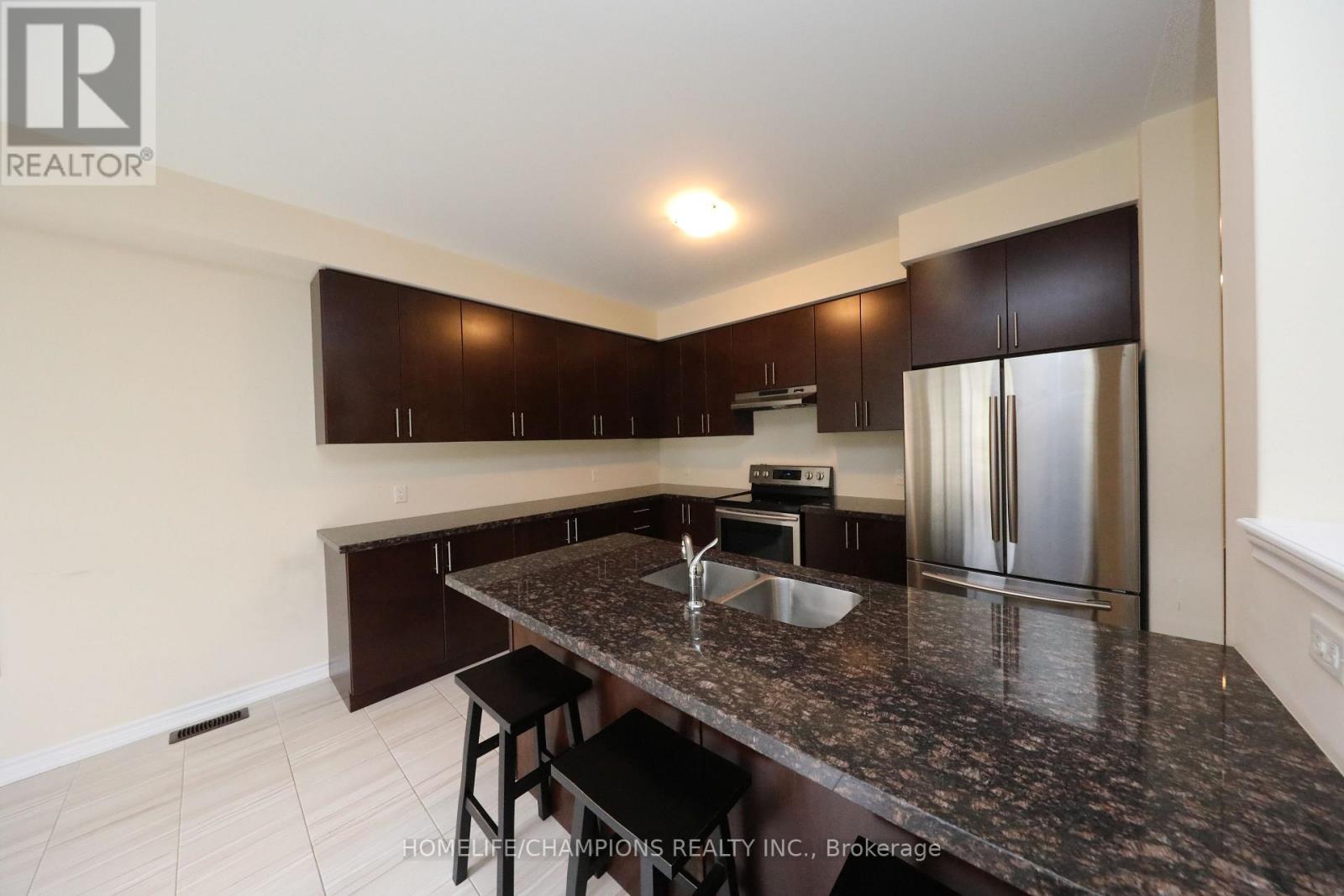 211 Northglen Boulevard, Clarington, ON photo 8