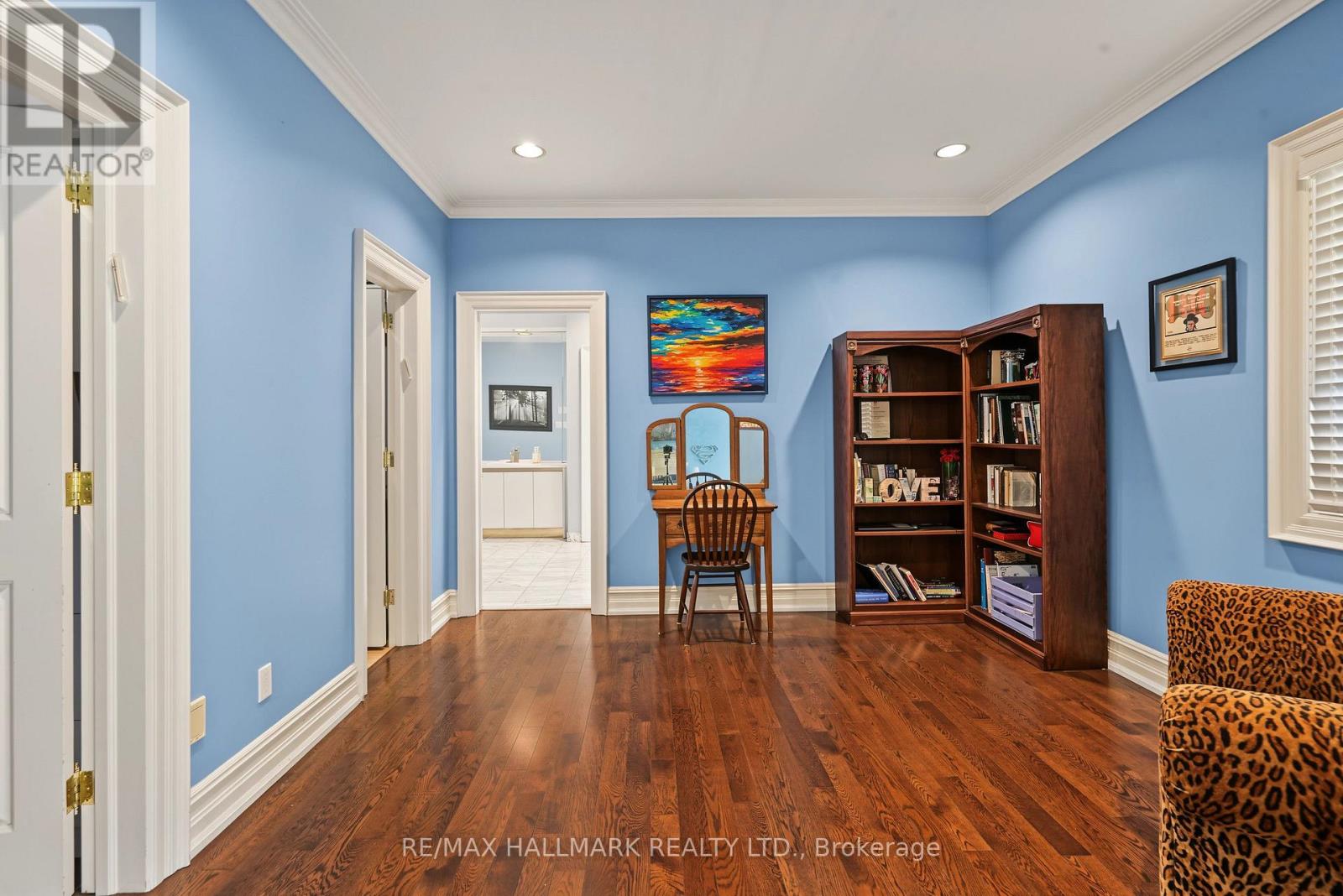 28 RENAISSANCE COURT W - 29