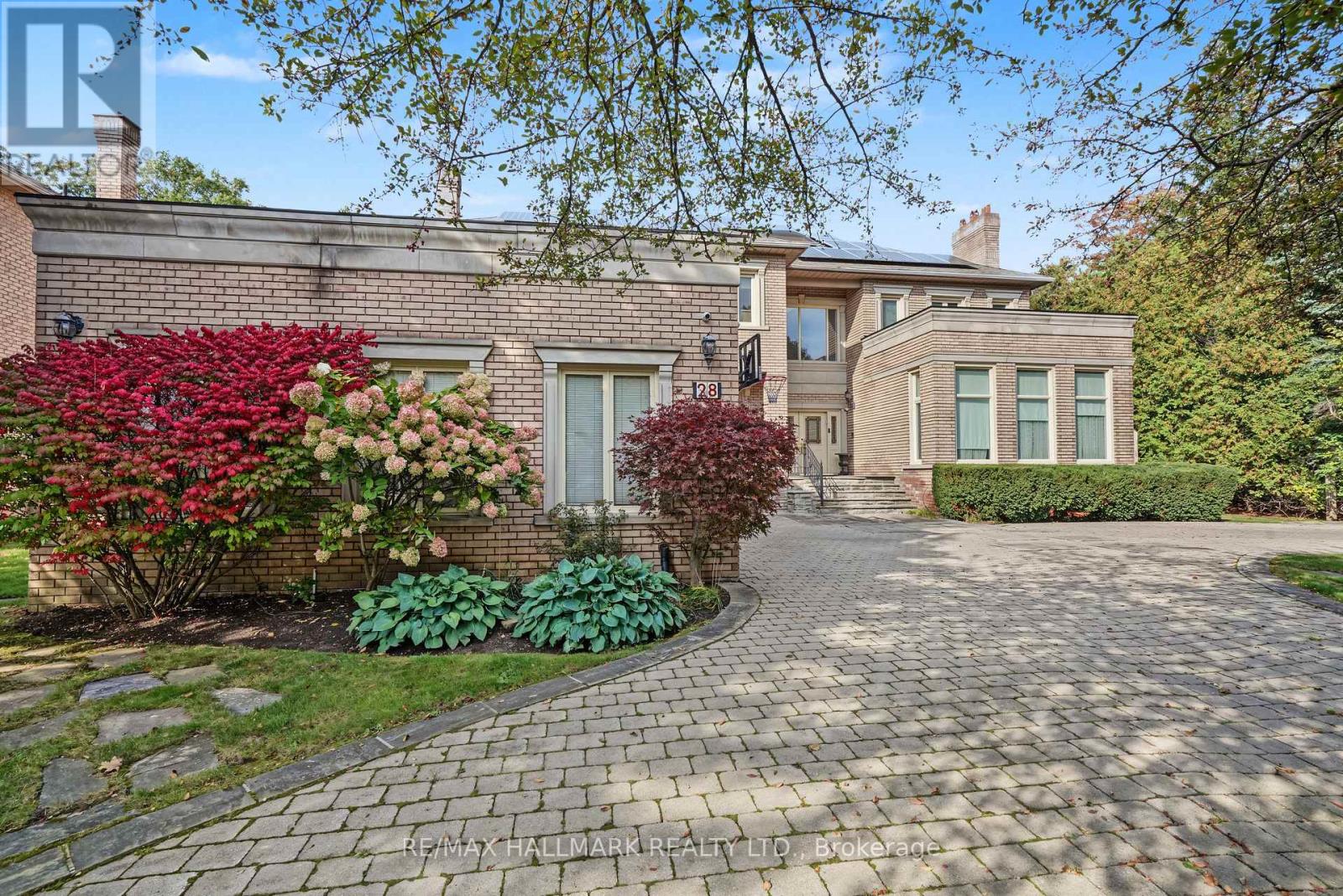 28 Renaissance Court West, Vaughan, ON photo 3