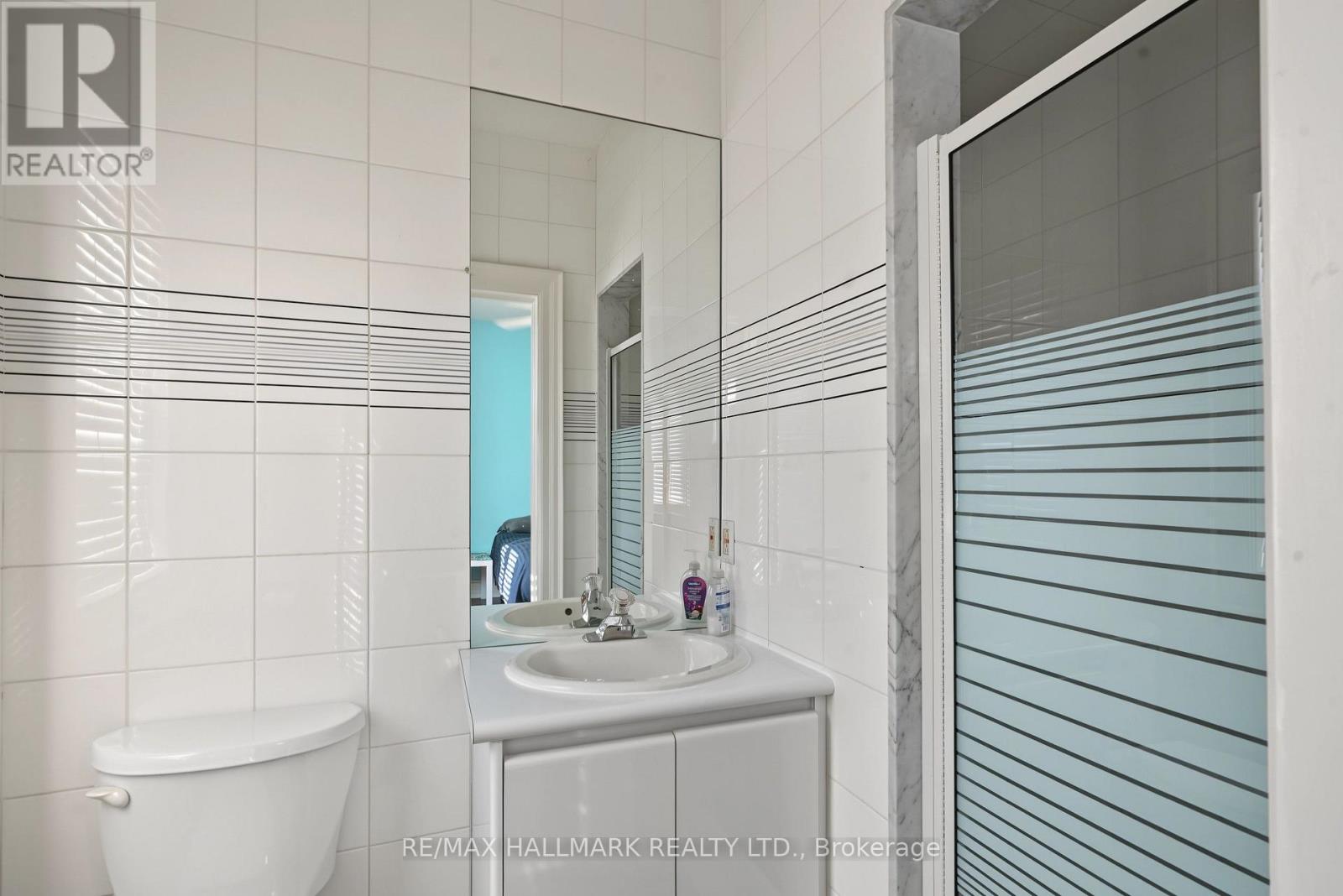 28 RENAISSANCE COURT W - 33