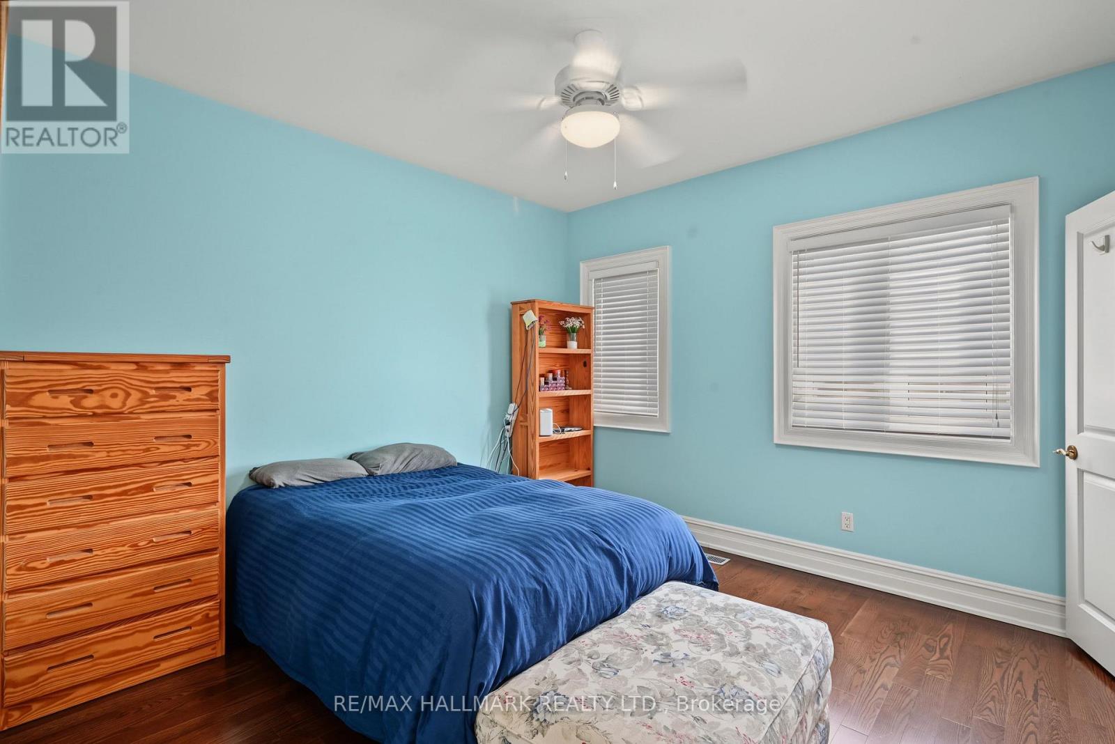 28 RENAISSANCE COURT W - 34