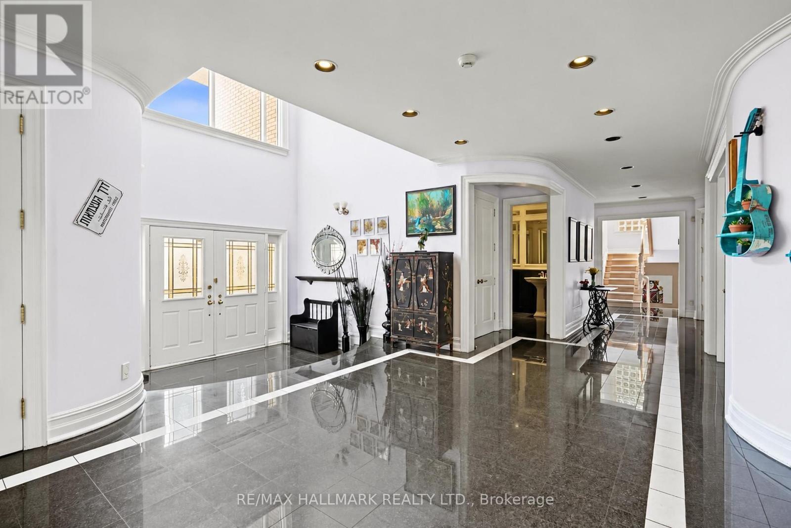 28 Renaissance Court West, Vaughan, ON photo 5