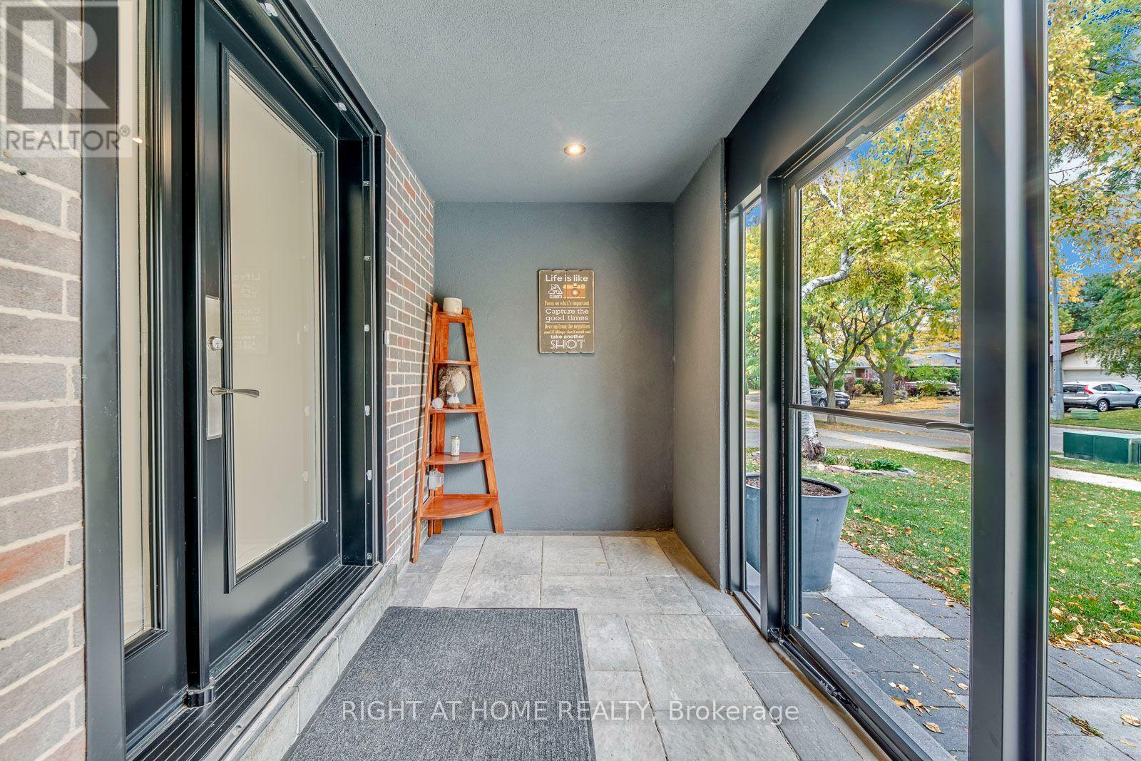 30 PENWICK CRESCENT, Richmond Hill (North Richvale) — photo 2