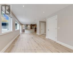 30 Penwick Crescent, Richmond Hill, ON L4C5B4 Photo 7