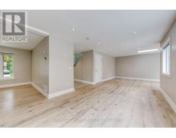 30 Penwick Crescent, Richmond Hill, ON L4C5B4 Photo 9