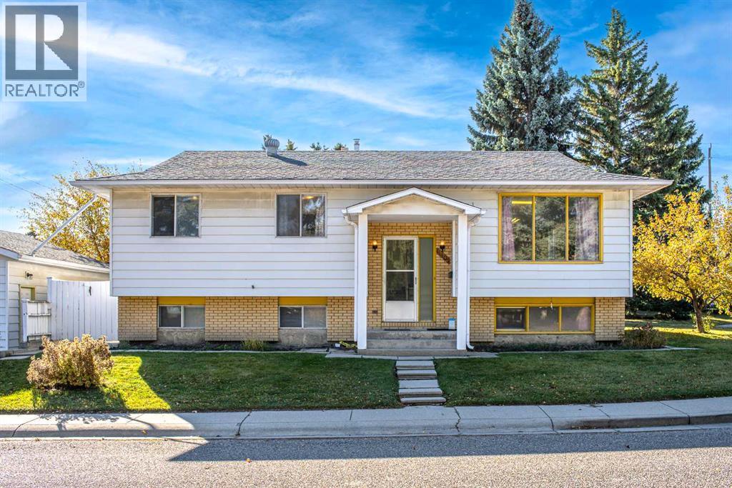 11407 Southdale Close SW, Calgary, Alberta, T2W2N3