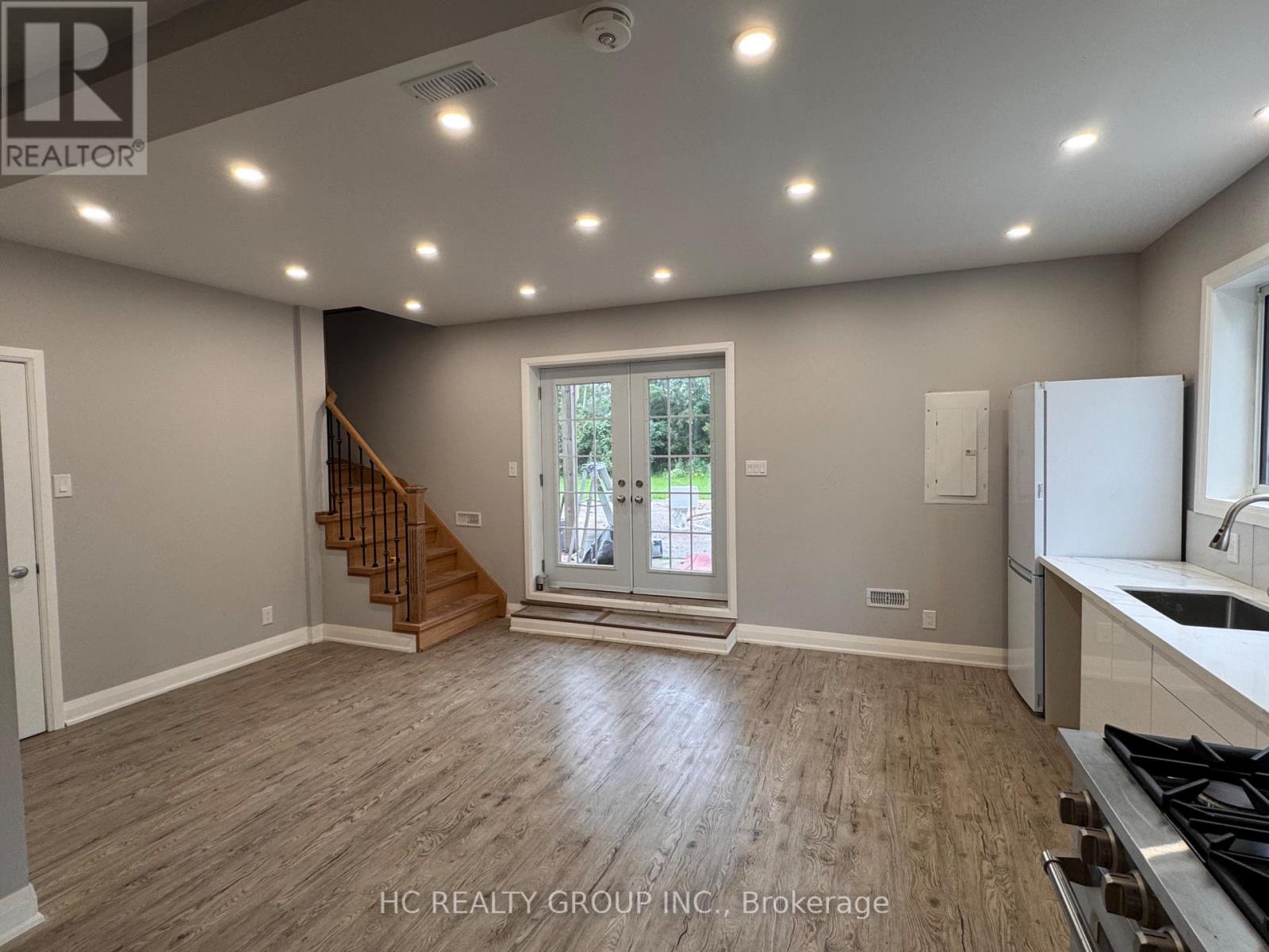 32 B KING RICHARD COURT, Markham (Bullock) — photo 2