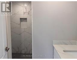 32 B King Richard Court, Markham, ON L3P1M1 Photo 12