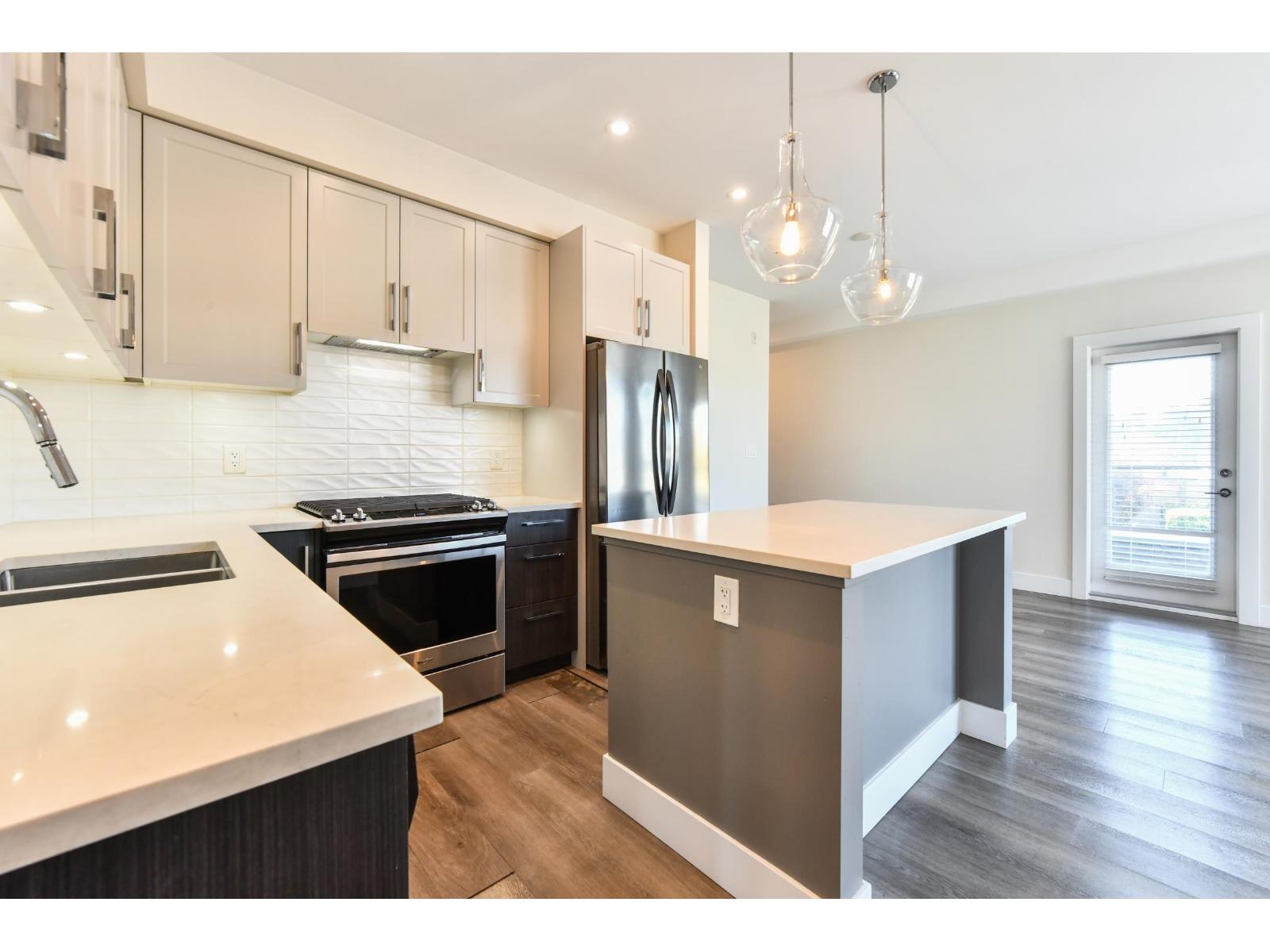 201 32838 VENTURA AVENUE, Abbotsford - Image 1