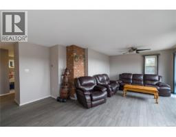 Bathroom - 847 Admirals Rd, Esquimalt, BC V9A2P1 Photo 14