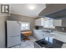 847 Admirals Rd, Esquimalt, BC V9A2P1 Photo 18
