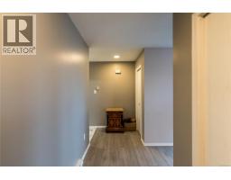 847 Admirals Rd, Esquimalt, BC V9A2P1 Photo 35