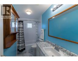 847 Admirals Rd, Esquimalt, BC V9A2P1 Photo 27