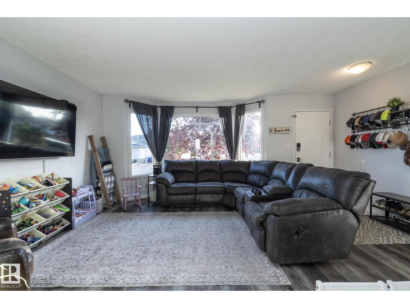 5026 52 ST, Calmar 3