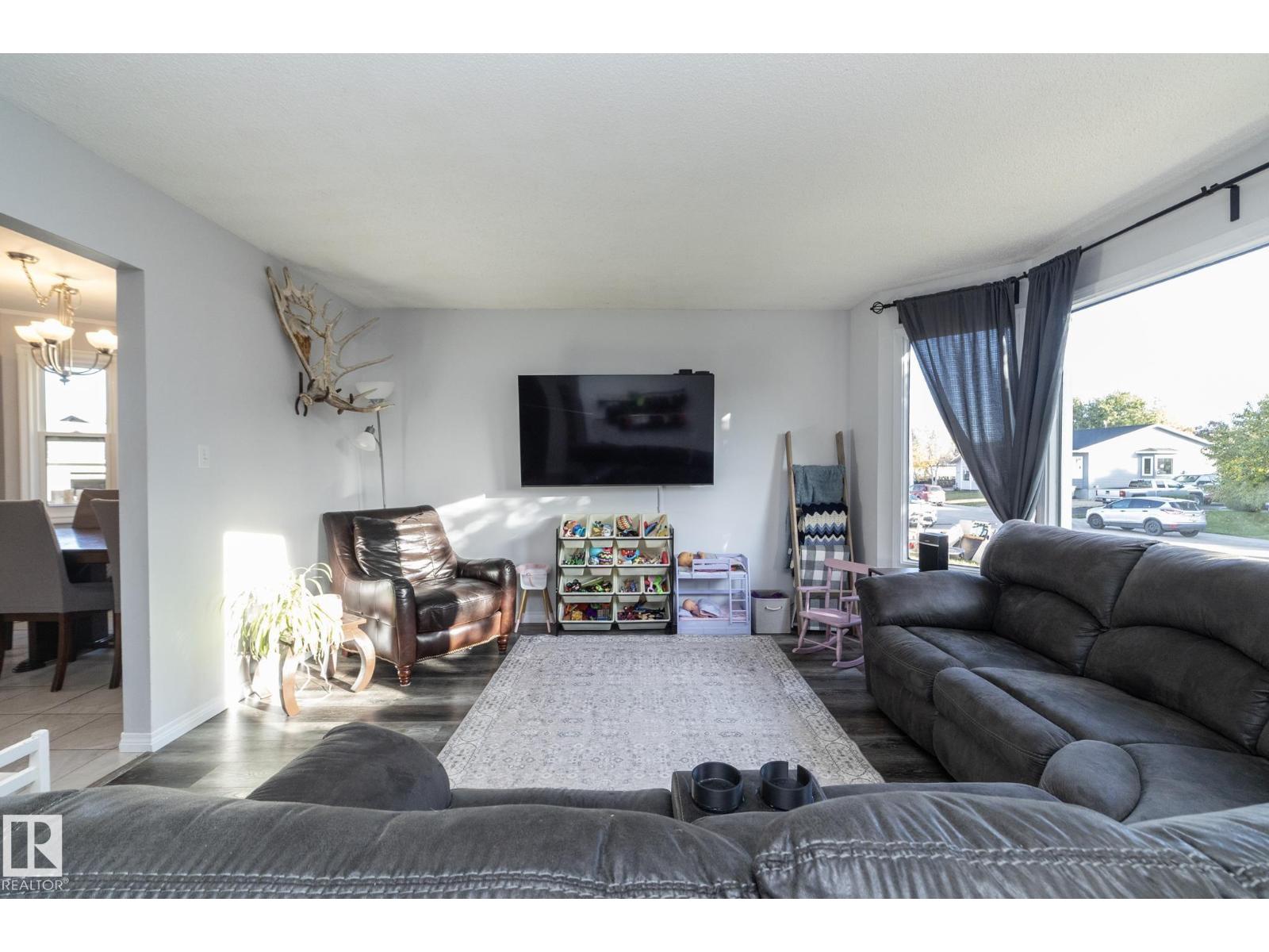 5026 52 ST, Calmar 2