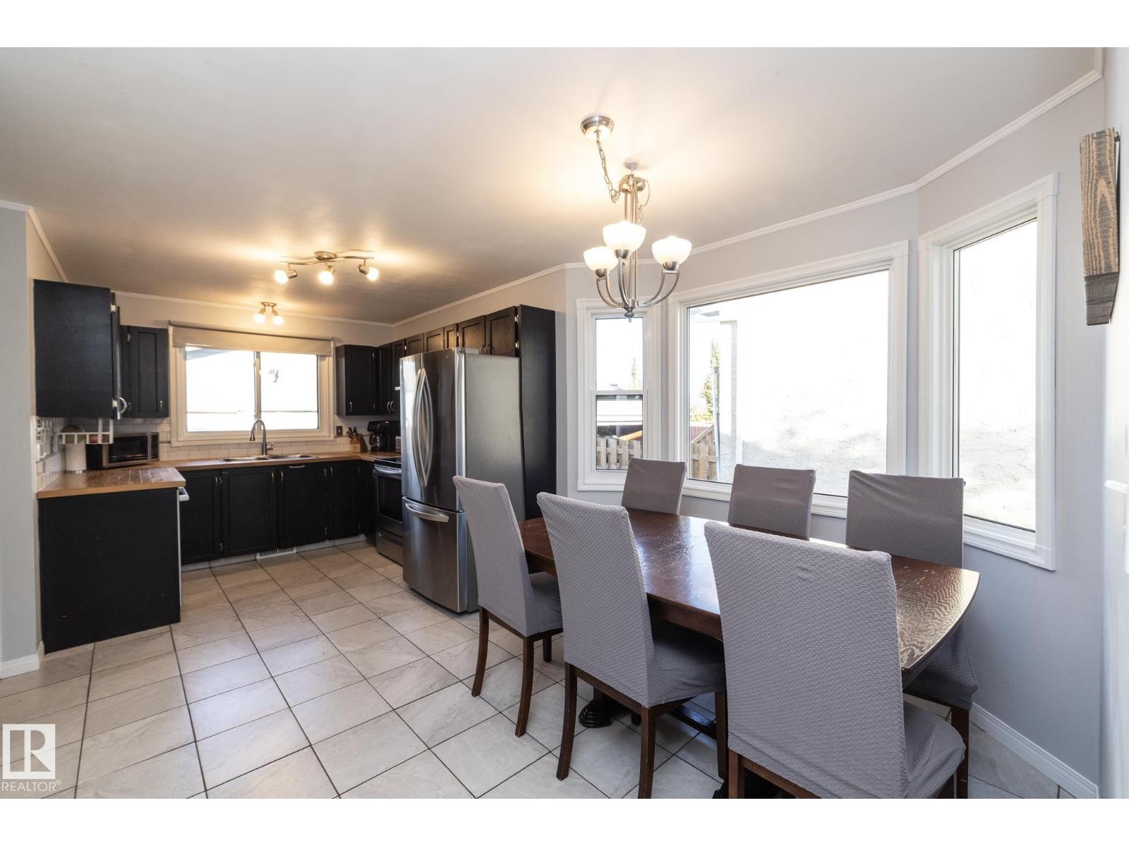 5026 52 ST, Calmar 5