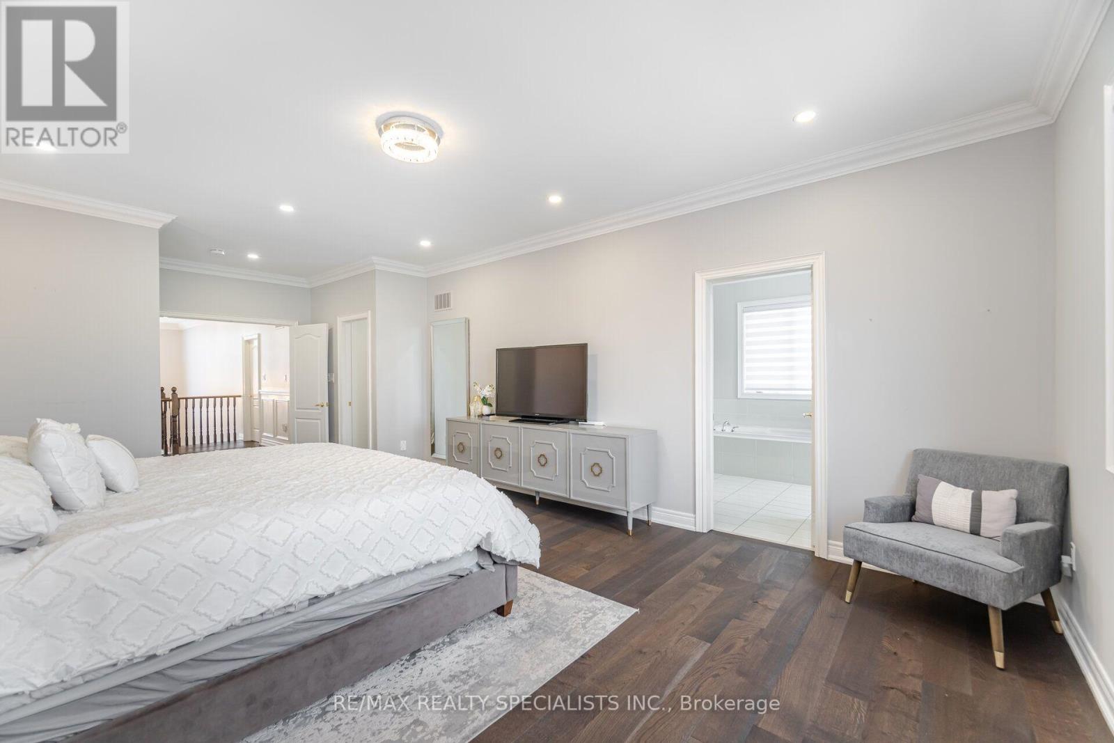 54 BERKWOOD HOLLOW COURT - 25