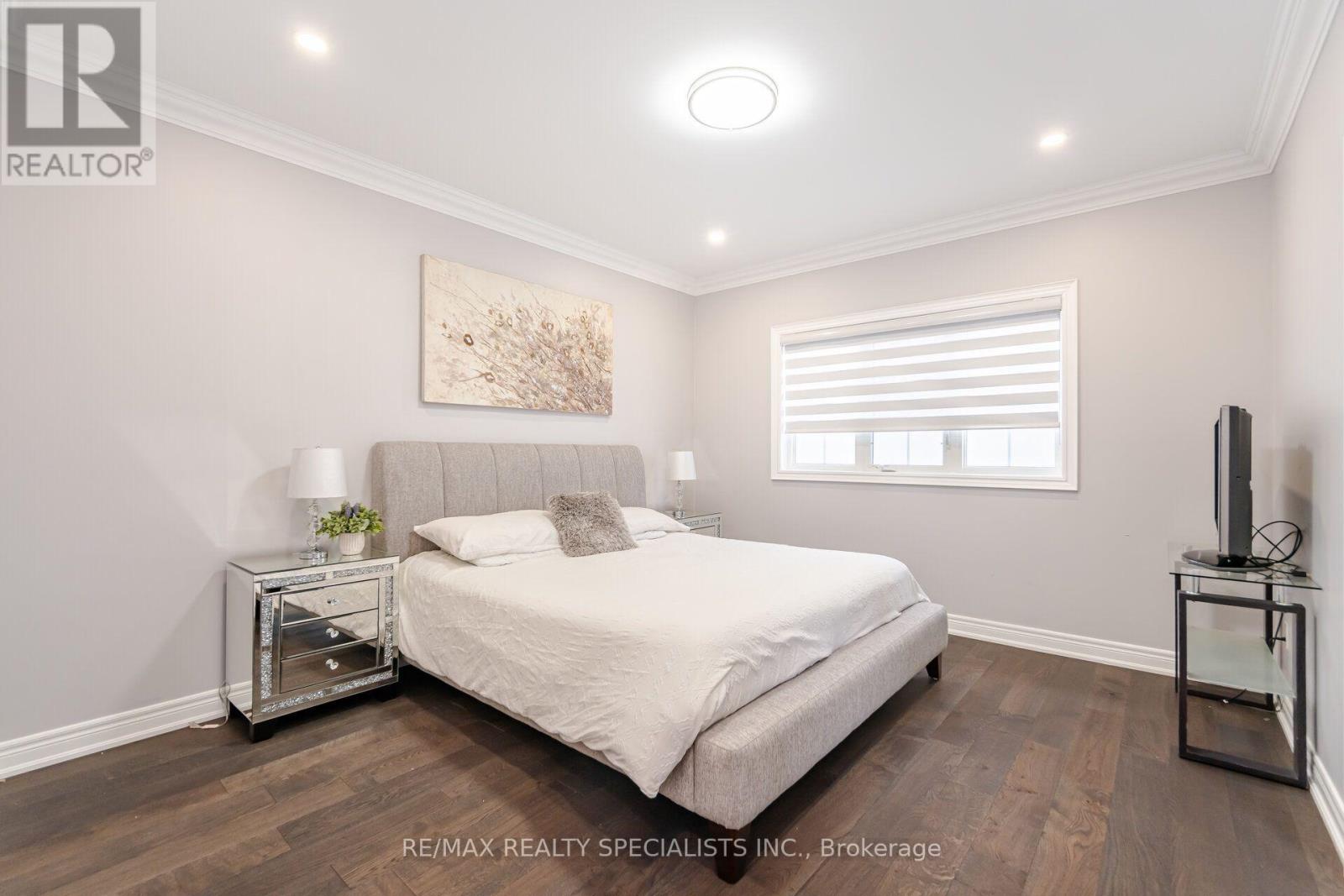 54 BERKWOOD HOLLOW COURT - 32