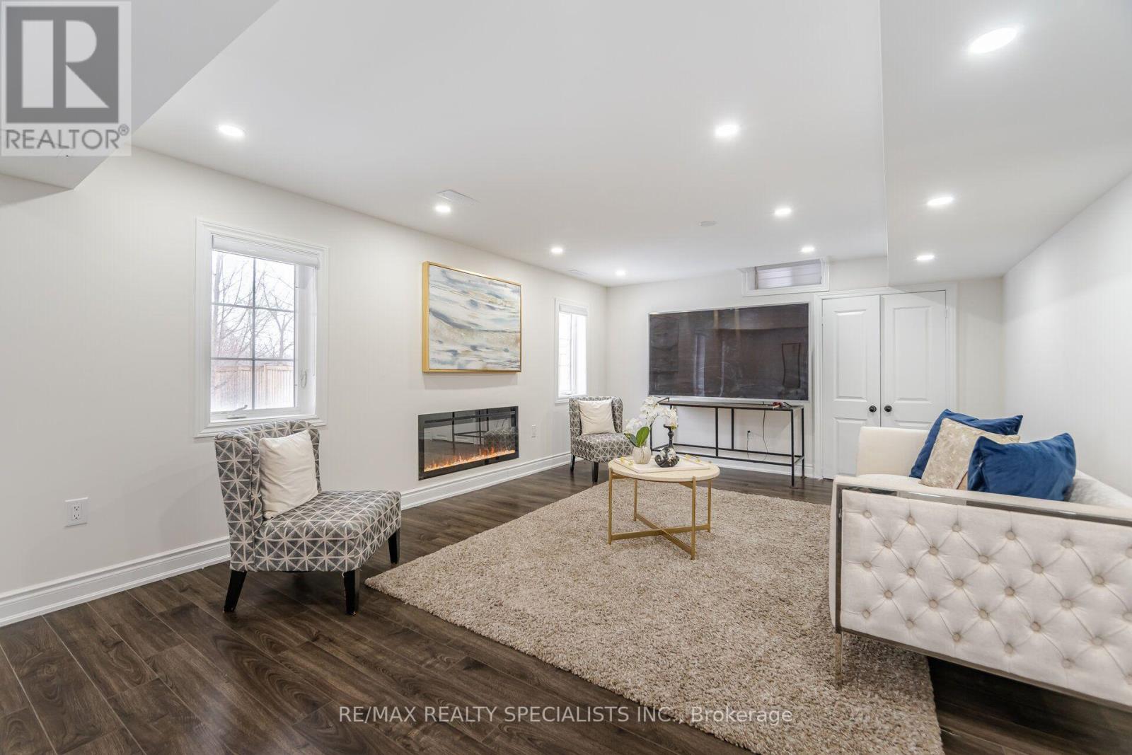 54 BERKWOOD HOLLOW COURT - 37