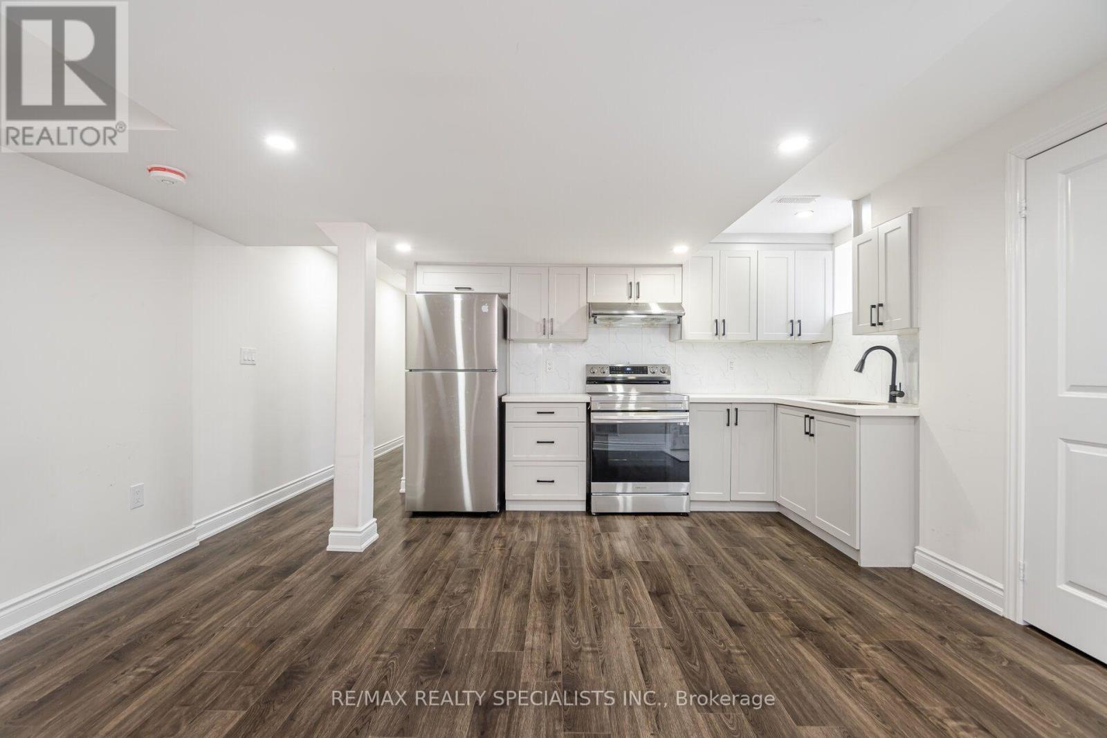 54 BERKWOOD HOLLOW COURT - 41