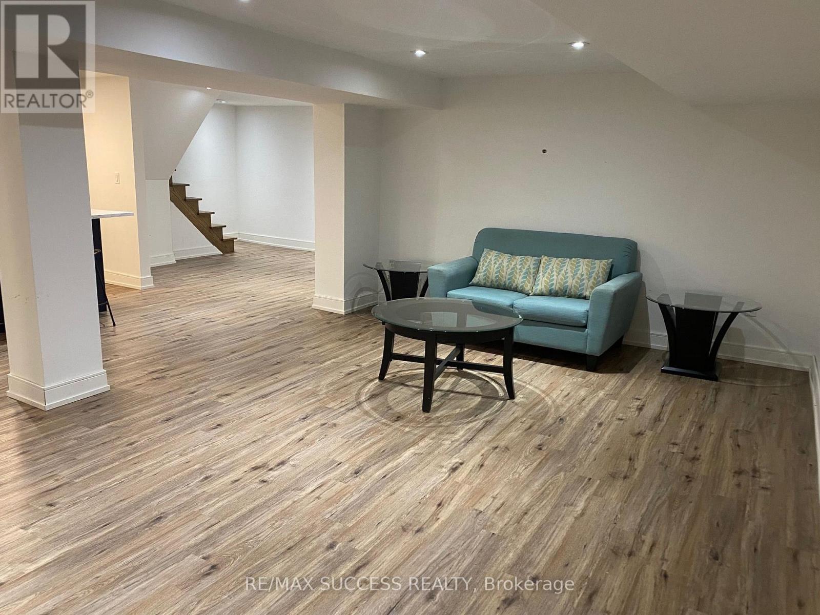 BSMT - 32 BILLINGHAM ROAD, Toronto (Islington-City Centre West) — photo 11