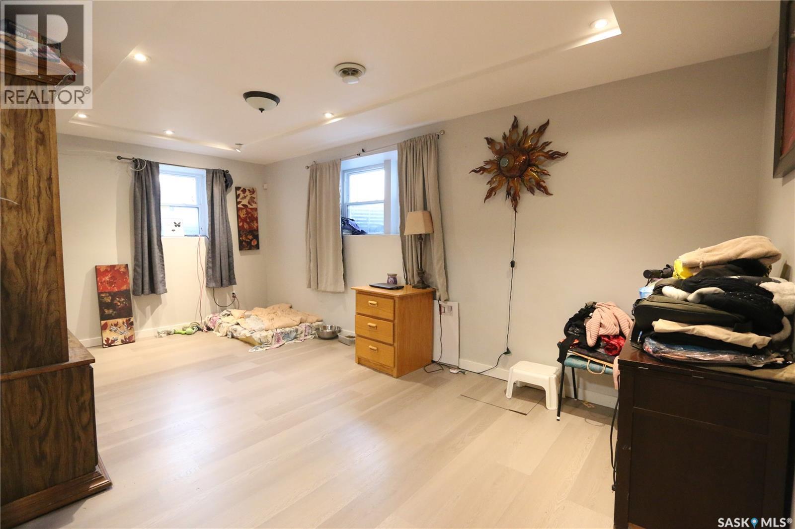1000 Wascana STREET - 18