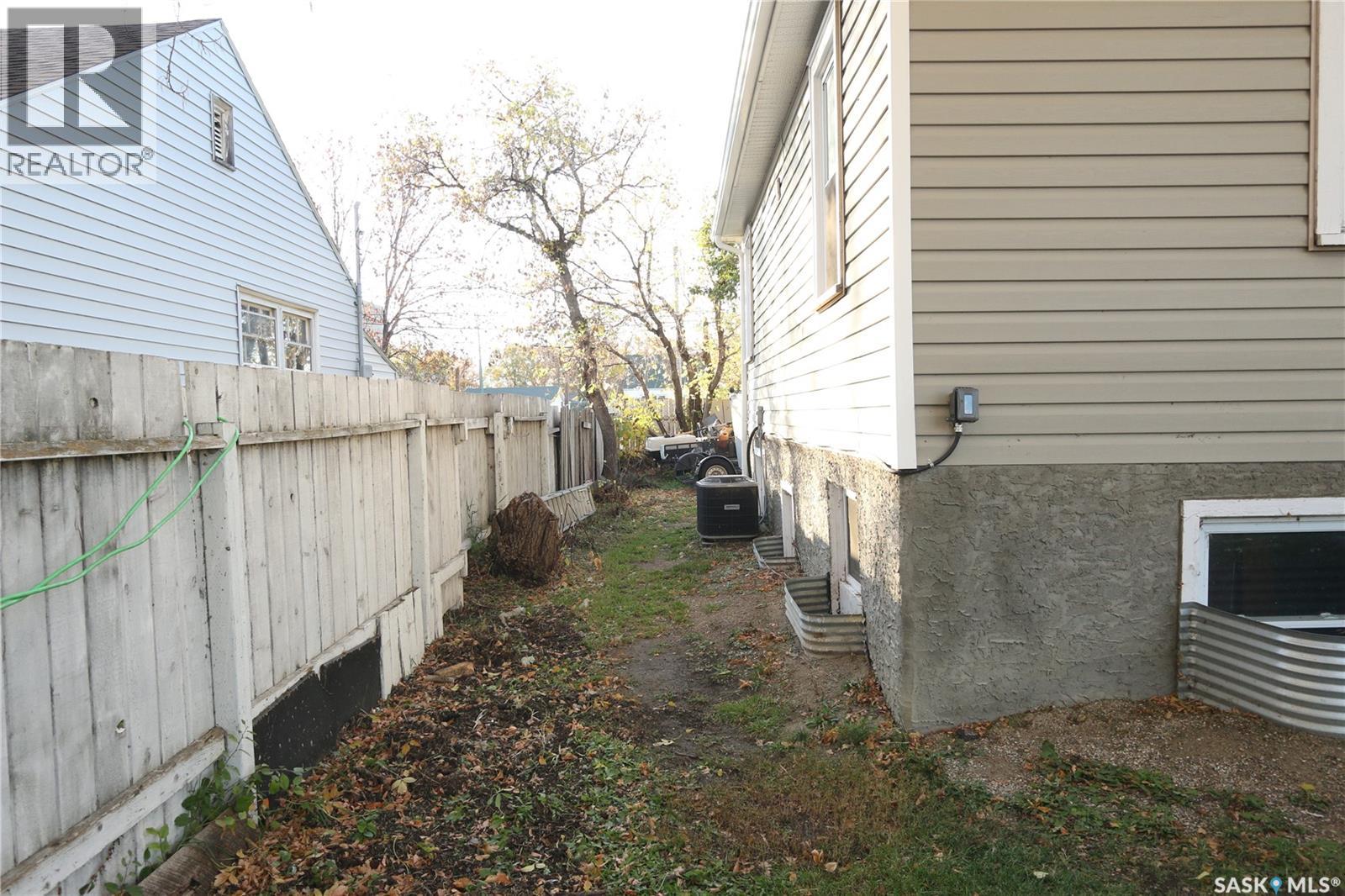 1000 Wascana STREET - 26