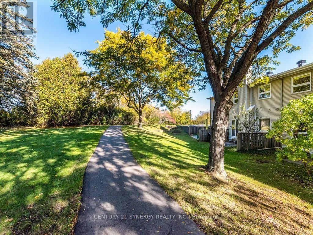 #80 22C MAPLE RIDGE CRESCENT - 35