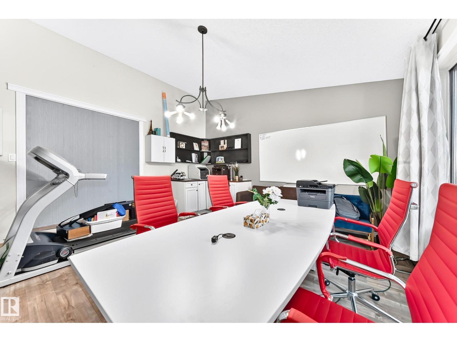 92 Howson Crescent NW, photo 8