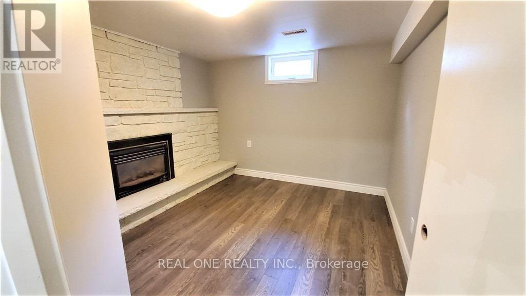 LOWER - 133 MCCRANEY STREET, Oakville (CP College Park) — photo 3