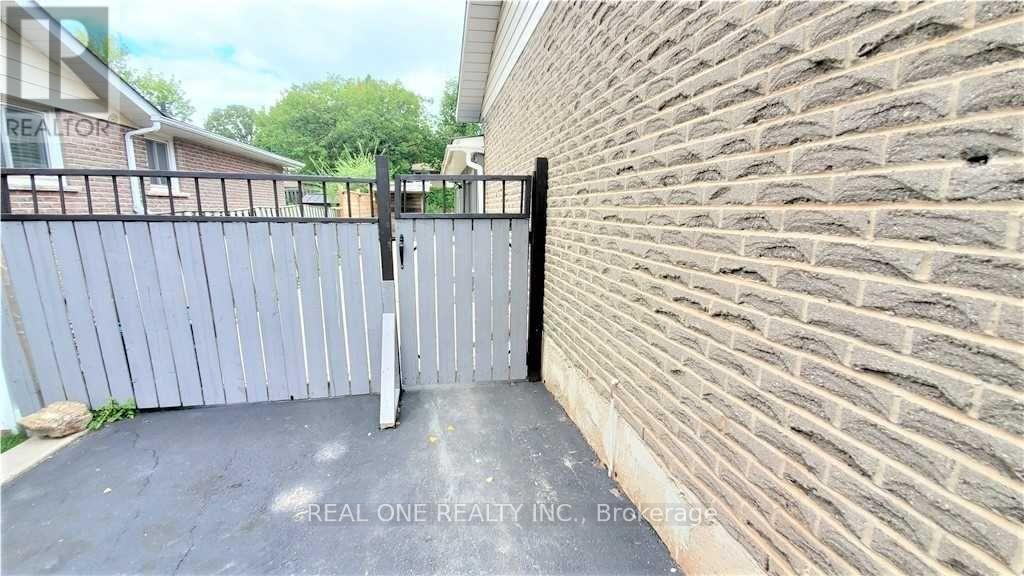 LOWER - 133 MCCRANEY STREET, Oakville (CP College Park) — photo 7