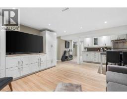 7048 61 Avenue Nw, Calgary, AB T3B3H8 Photo 17