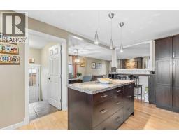 Family room - 7048 61 Avenue Nw, Calgary, AB T3B3H8 Photo 11