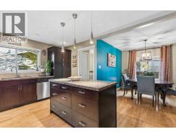 4pc Bathroom - 7048 61 Avenue Nw, Calgary, AB T3B3H8 Photo 10