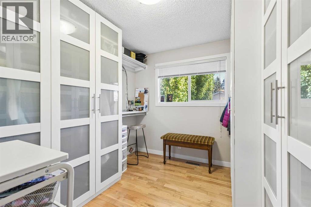 7048 61 Avenue NW - photo 14