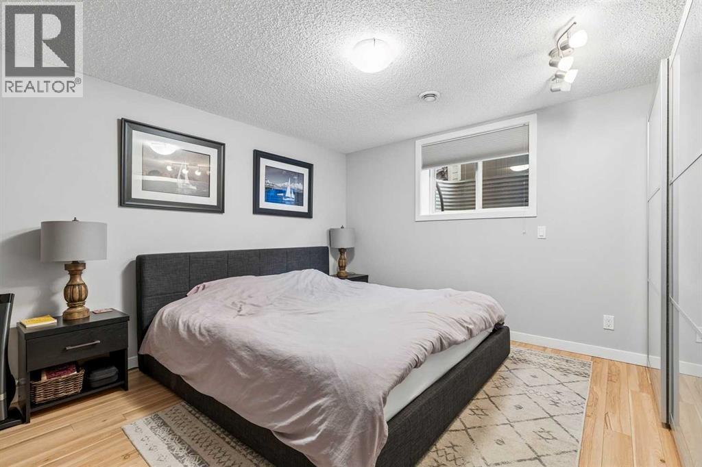 7048 61 Avenue NW - photo 20