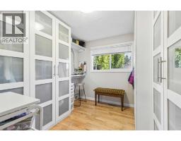 4pc Bathroom - 7048 61 Avenue Nw, Calgary, AB T3B3H8 Photo 14
