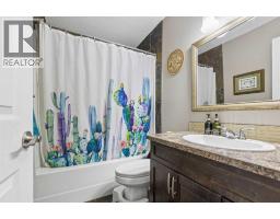 Bedroom - 7048 61 Avenue Nw, Calgary, AB T3B3H8 Photo 16