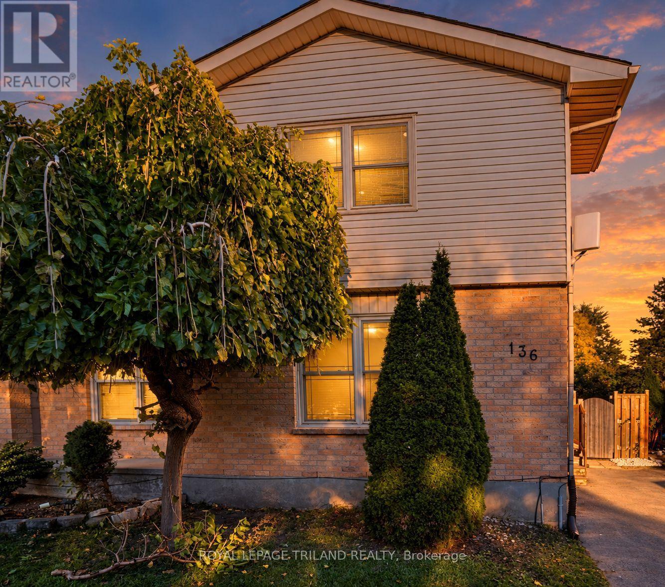 136 GOLFDALE CRESCENT, London South (South Q) — photo 2