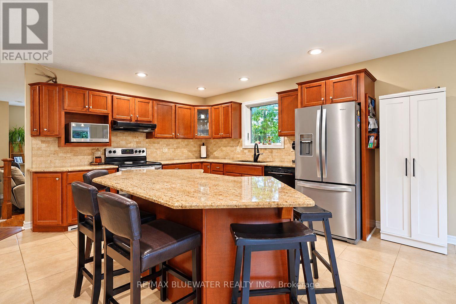 9879 LEONARD STREET, Lambton Shores (Grand Bend) — photo 3