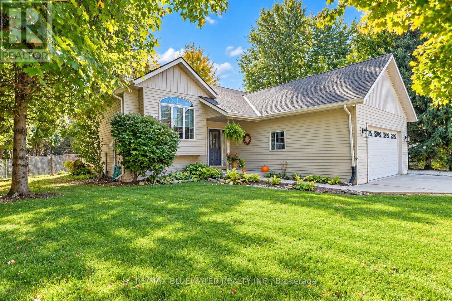9879 LEONARD STREET, Lambton Shores (Grand Bend) — photo 7
