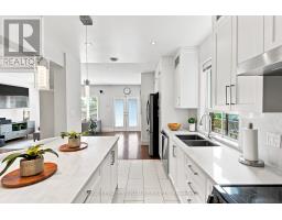 Bathroom - 35 Regal Road, Toronto, ON M6H2J6 Photo 11