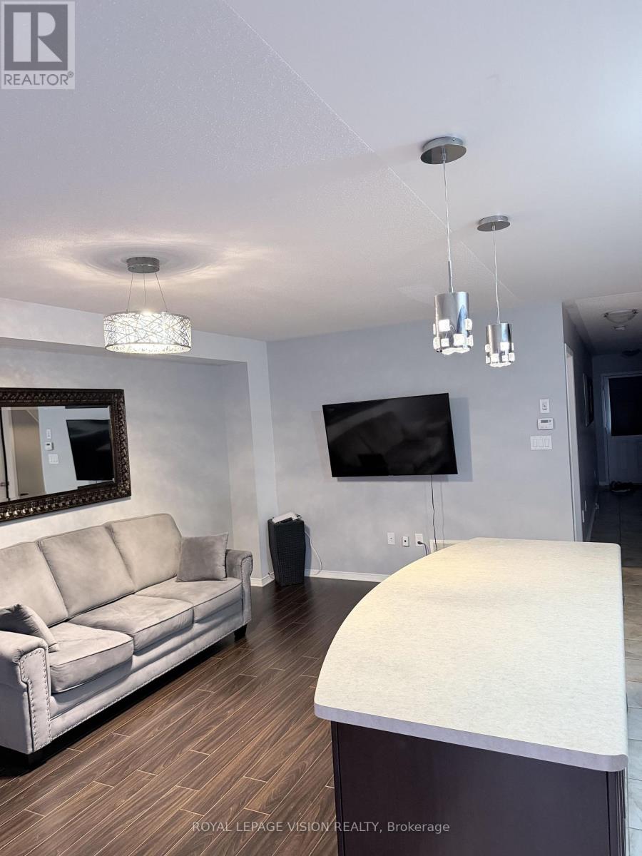 102 RUSSEL DRIVE, Bradford West Gwillimbury (Bradford) — photo 4