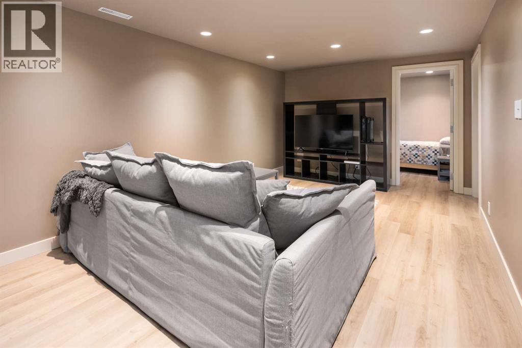 4207 5 Avenue SW - photo 24
