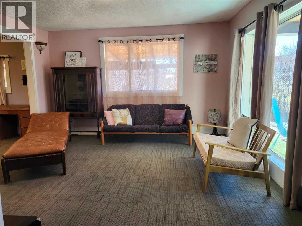 274 3 Street W, Drumheller — photo 4
