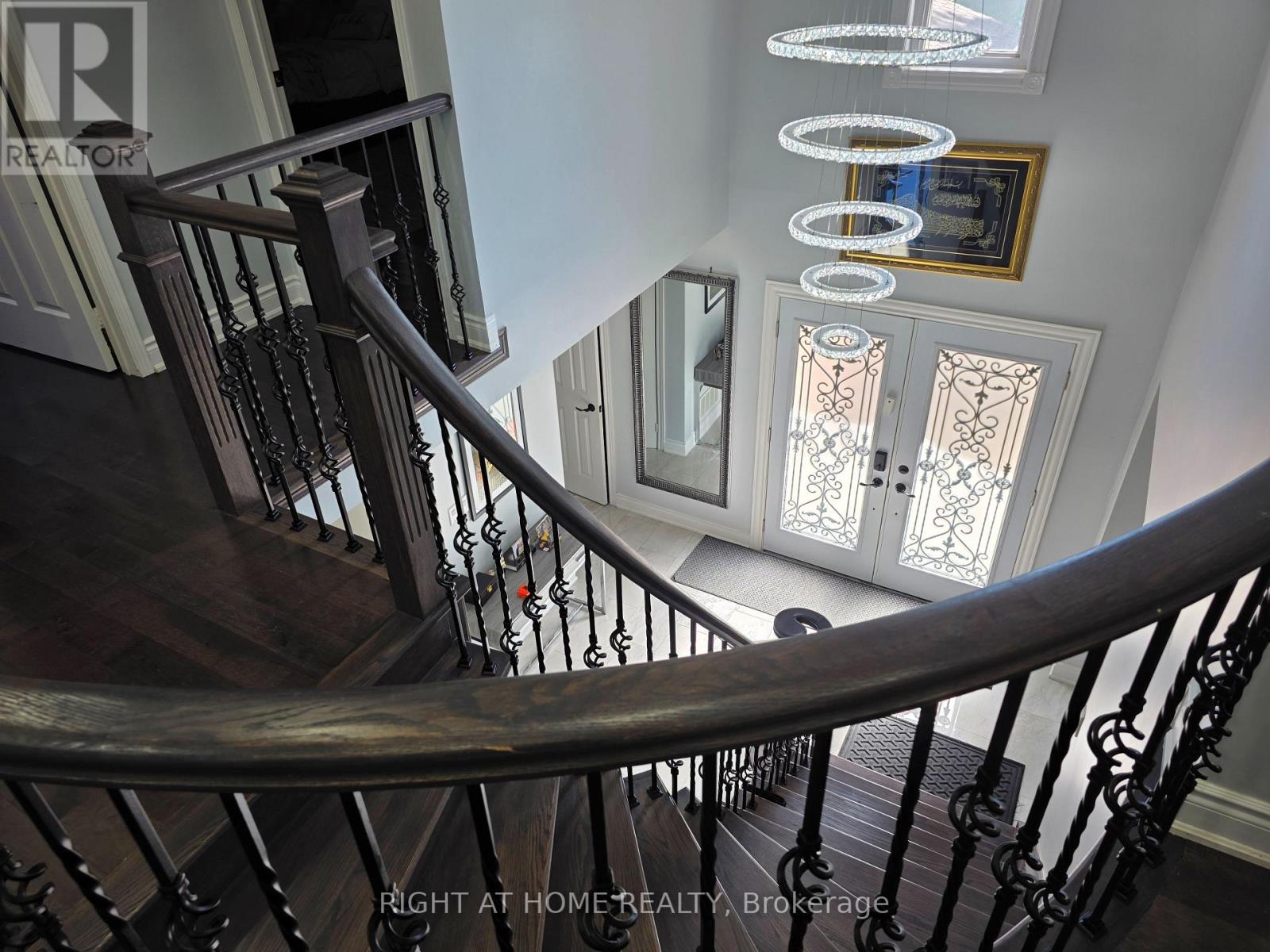 16 Griffiths Drive, Ajax, ON photo 2
