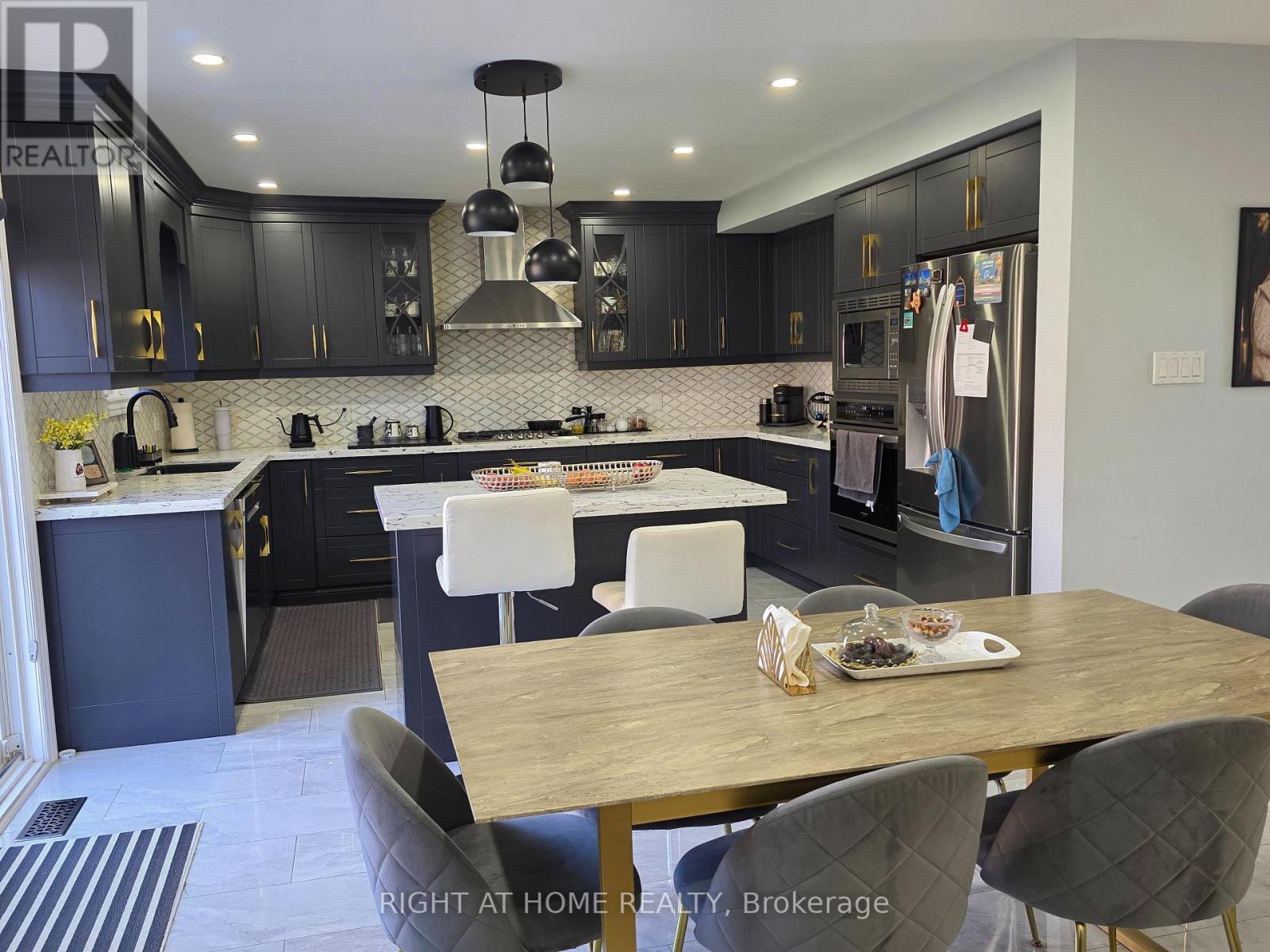 16 Griffiths Drive, Ajax, ON photo 6
